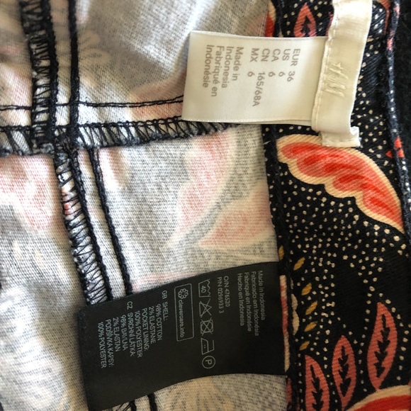 H & M High Waisted Shorts - Picture 3 of 4